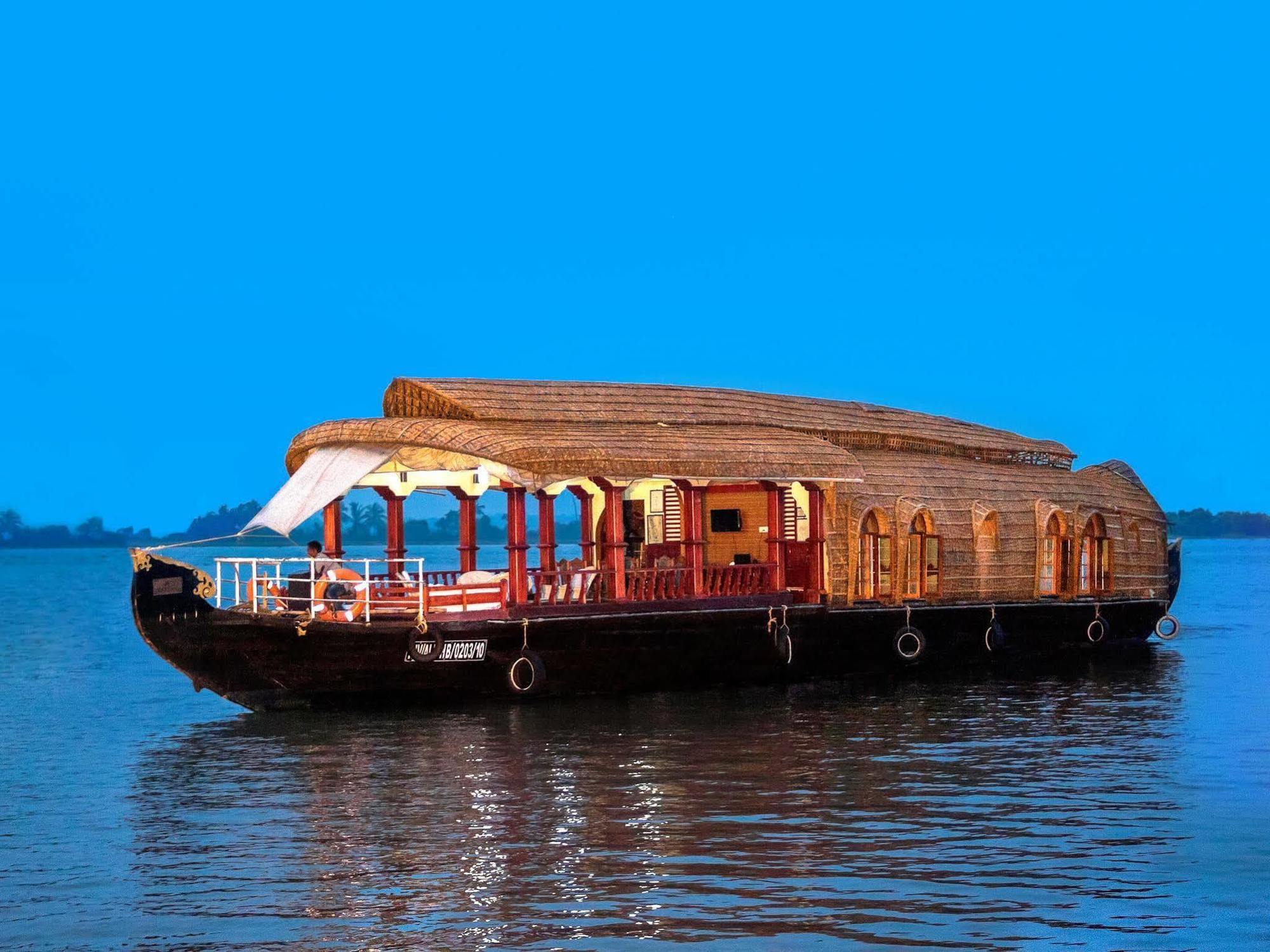 Hotel Aqua Jumbo Houseboats Kumarakom Exterior foto
