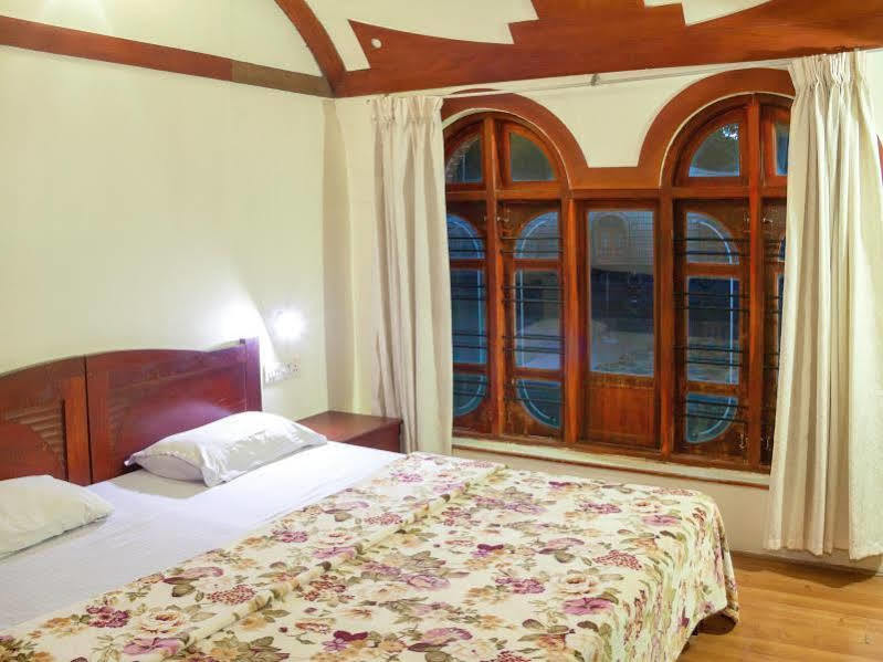 Hotel Aqua Jumbo Houseboats Kumarakom Exterior foto