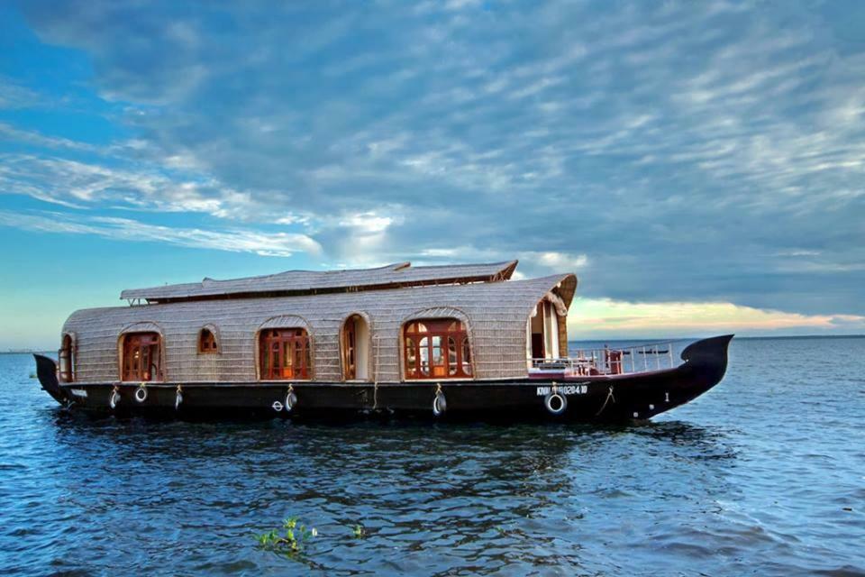 Hotel Aqua Jumbo Houseboats Kumarakom Exterior foto