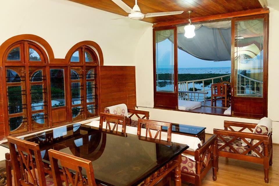 Hotel Aqua Jumbo Houseboats Kumarakom Exterior foto